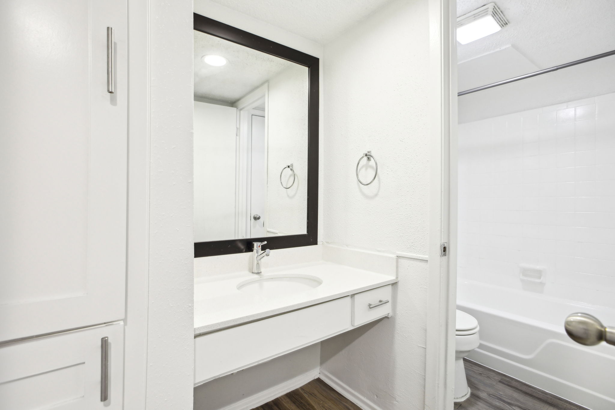 Jewel Apartment Homes Image 9